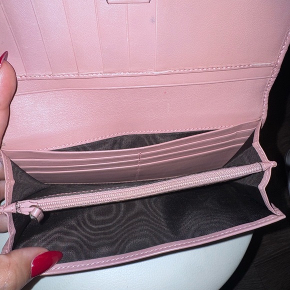 Gucci Mauve Embossed Leather Wallet - Picture 3 of 4